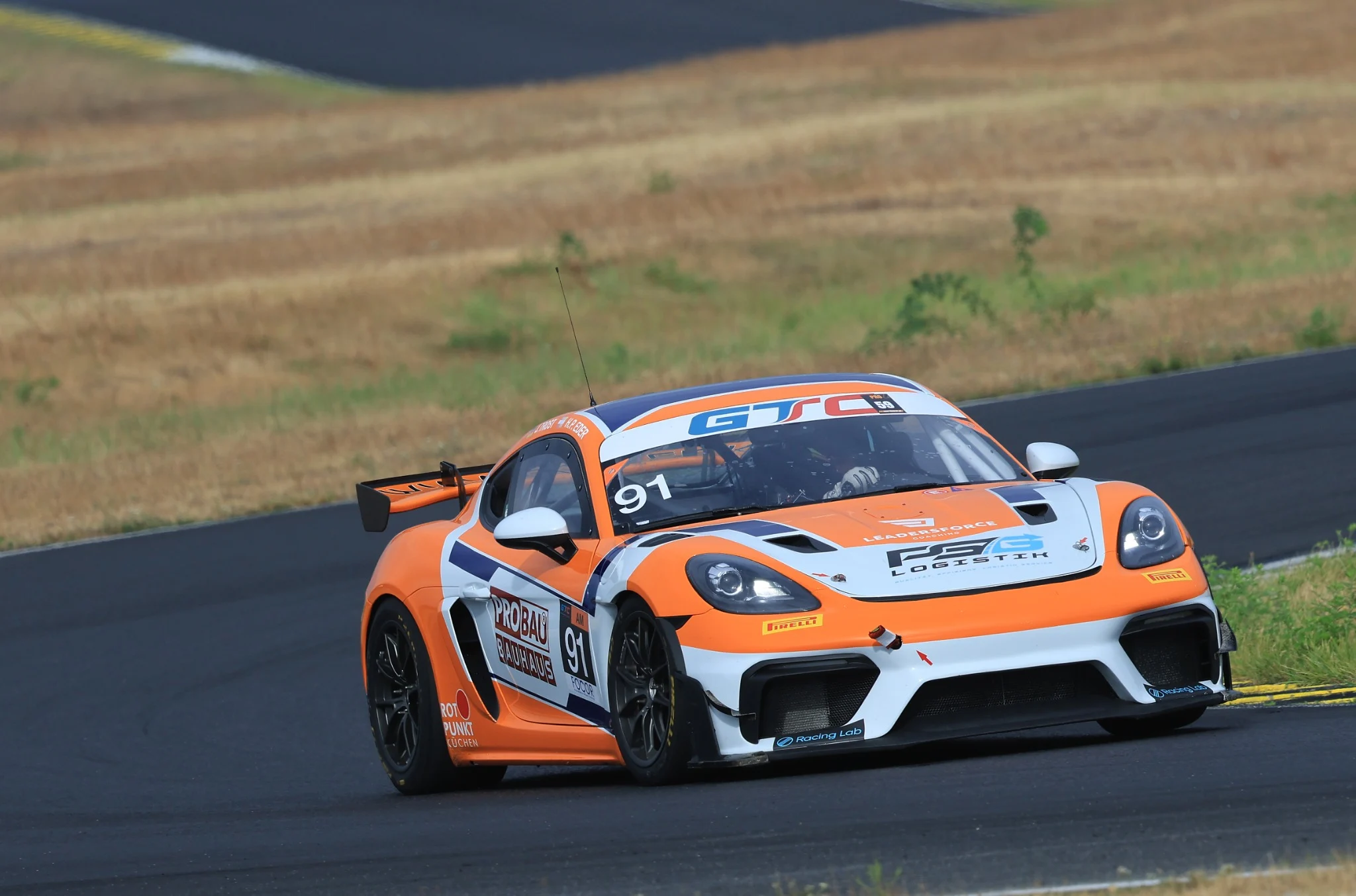 Porsche GT4 på banen