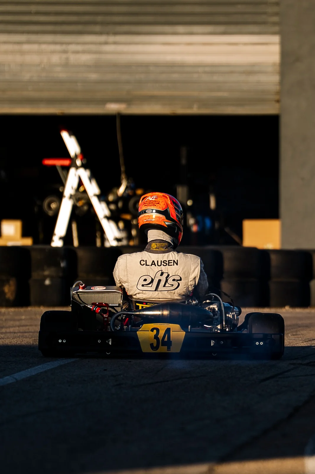 Clausen og kart nummer 34 på vej ud fra pitten