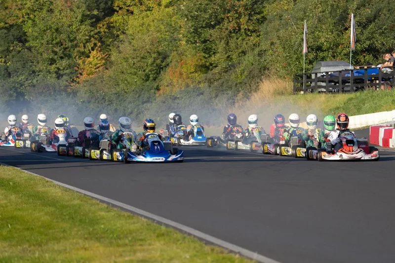 Karting field together on track · Photo: Helle Dahl